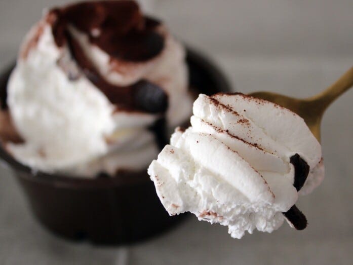 ホイップクリームは、ミルク感やコクは弱め