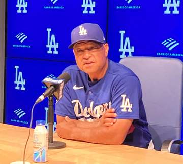 大谷翔平のスタメン外 ロバーツ監督が説明「前日に膝の治療」「休ませるのが一番いい」打撃上昇中も「悪化しないように」