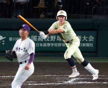 英明 逆転勝ちで15年ぶり夏甲子園初戦突破 同点の七回に松原が走者一掃の中越え二塁打