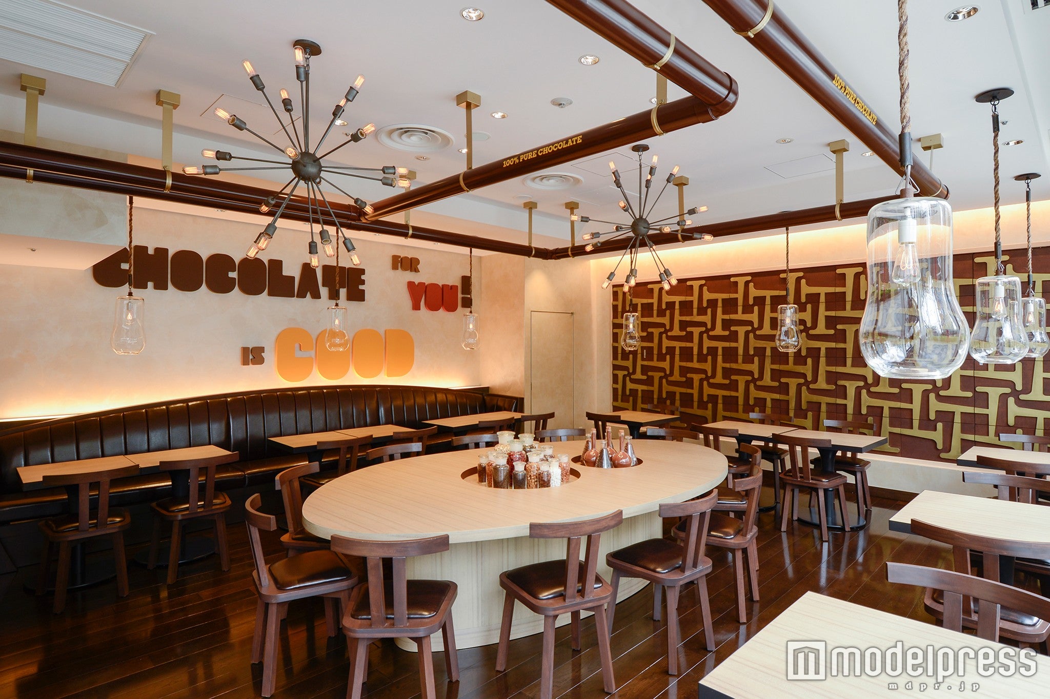 「マックス ブレナー チョコレートバー 表参道ヒルズ店」内観／画像提供：TRANSIT