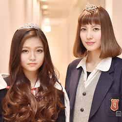 「関西女子高校生ミスコン2014」グランプリの“みゆ”こと桜井美悠さん（左）、準グランプリの“あやか”こと金城絢香さん（右）