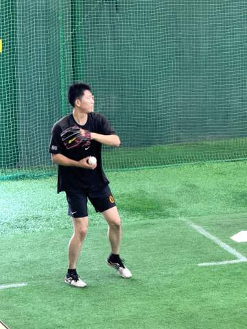 巨人 左太もも裏の肉離れで離脱中の戸郷が軽めのキャッチボールを再開「指の感覚を落としたくない」メジャー選手に刺激受けて前進