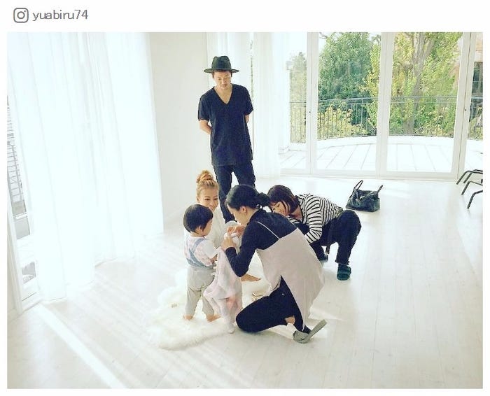 あびる優の愛娘がモデルデビュー/Instagramより