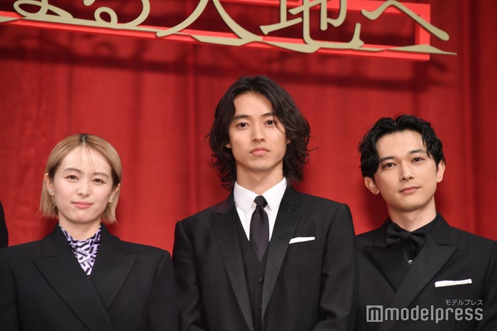 清野菜名、山崎賢人、吉沢亮(C)モデルプレス
