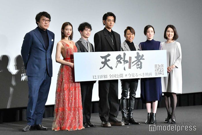 (左から)田中光敏監督、森川葵、森永悠希、三浦翔平、西川貴教、蓮佛美沙子、筒井真理子 (C)モデルプレス