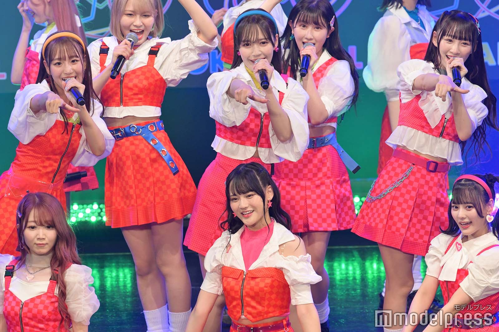 =LOVE （C）モデルプレス