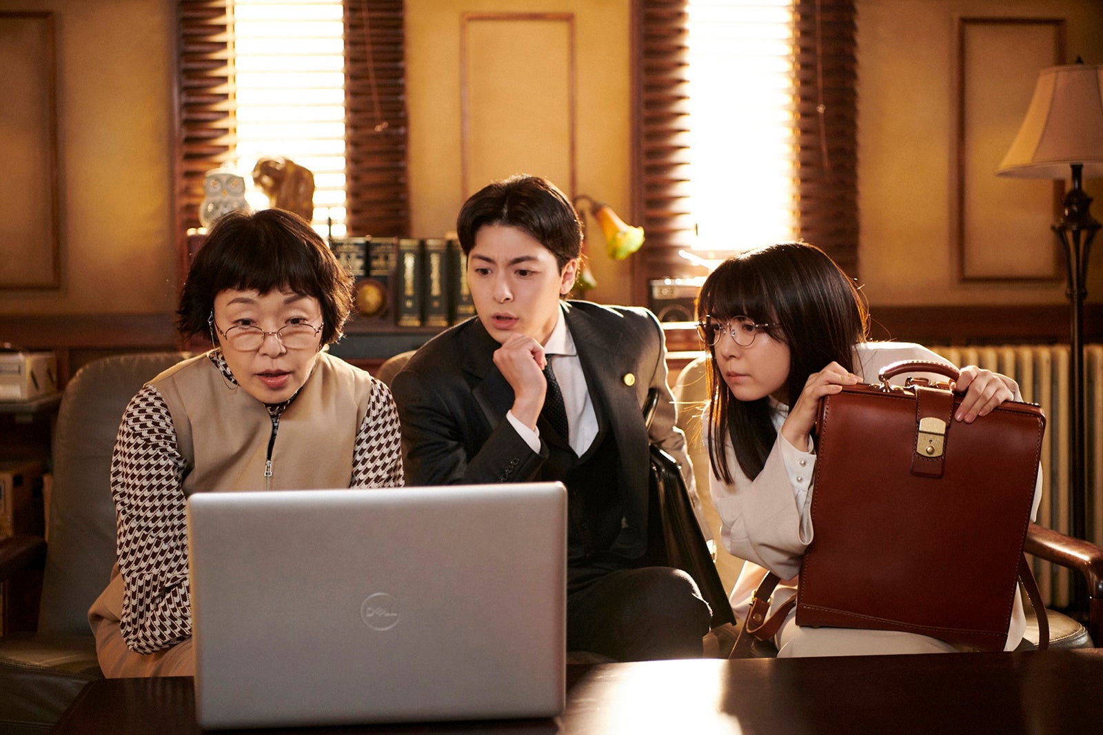 小林聡美、高杉真宙、上白石萌音「法廷のドラゴン」第3話（C）「法廷のドラゴン」製作委員会