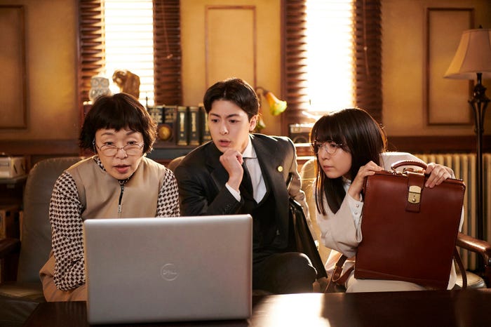 小林聡美、高杉真宙、上白石萌音「法廷のドラゴン」第3話(C)「法廷のドラゴン」製作委員会