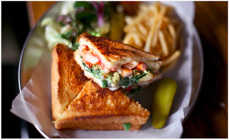 新鮮な身がたっぷりのサンドイッチ「Lobster Grilled Cheese」17，000ウォン／「Lobster Bar」オフィシャルサイトより