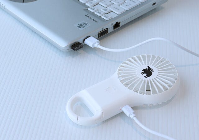 ムック本　ムック　付録　人気　おすすめ　オススメ　宝島社　宝島　レビュー　便利　優秀　当たり　最高　2023　moz　アウトドア　キャンプ　カラビナ付きハンディファン　ハンディファン　扇風機　充電式　USBケーブル