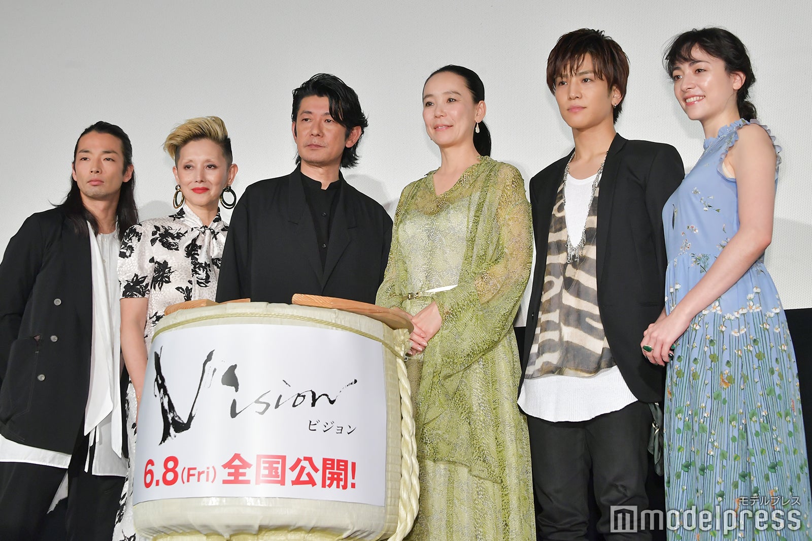 （左から）森山未來、夏木マリ、永瀬正敏、河瀬直美監督、岩田剛典、美波（C）モデルプレス