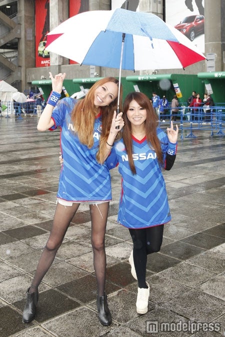 （左）道端アンジェリカ