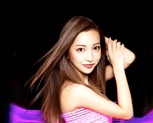 板野友美、超ミニスカ姿でクラブに降臨