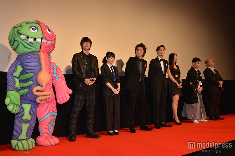 （左より）ガッキーくん、窪田正孝、志田未来、藤原竜也、岡田将生、芦名星、三宅弘城、佐藤東弥監督