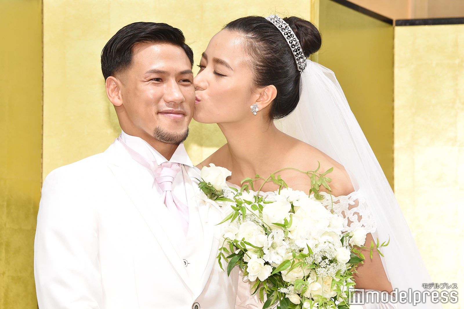 高橋ユウ＆K-1卜部弘嵩選手、結婚会見で惚気止まらず