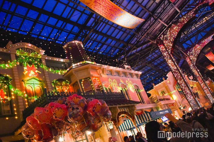 「セレブレーションストリート」クリスマスバージョン (C)モデルプレス(C)Disney