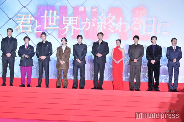 (左から)菅原伸太郎監督、須賀健太、橘優輝、板垣李光人、高橋文哉、竹内涼真、堀田真由、黒羽麻璃央、窪塚愛流、吉田鋼太郎(C)モデルプレス