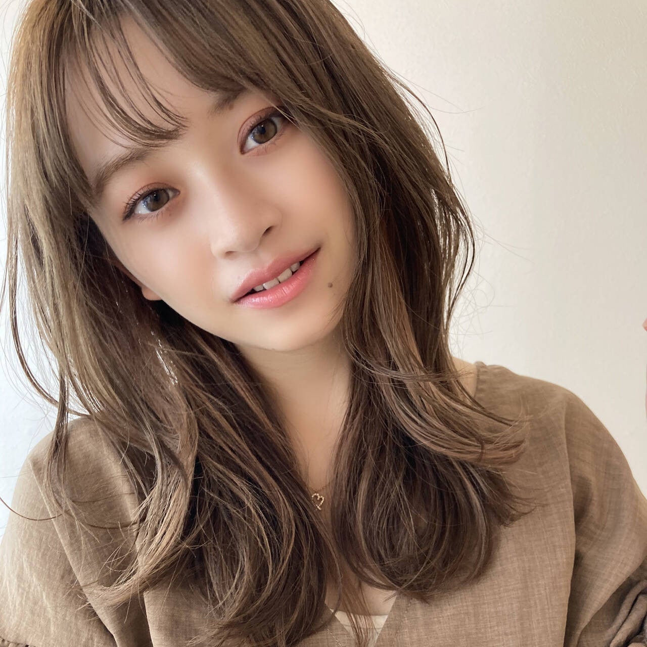 田中みな実さんの健康的かつ色っぽいヘアスタイルをマネ モデルプレス