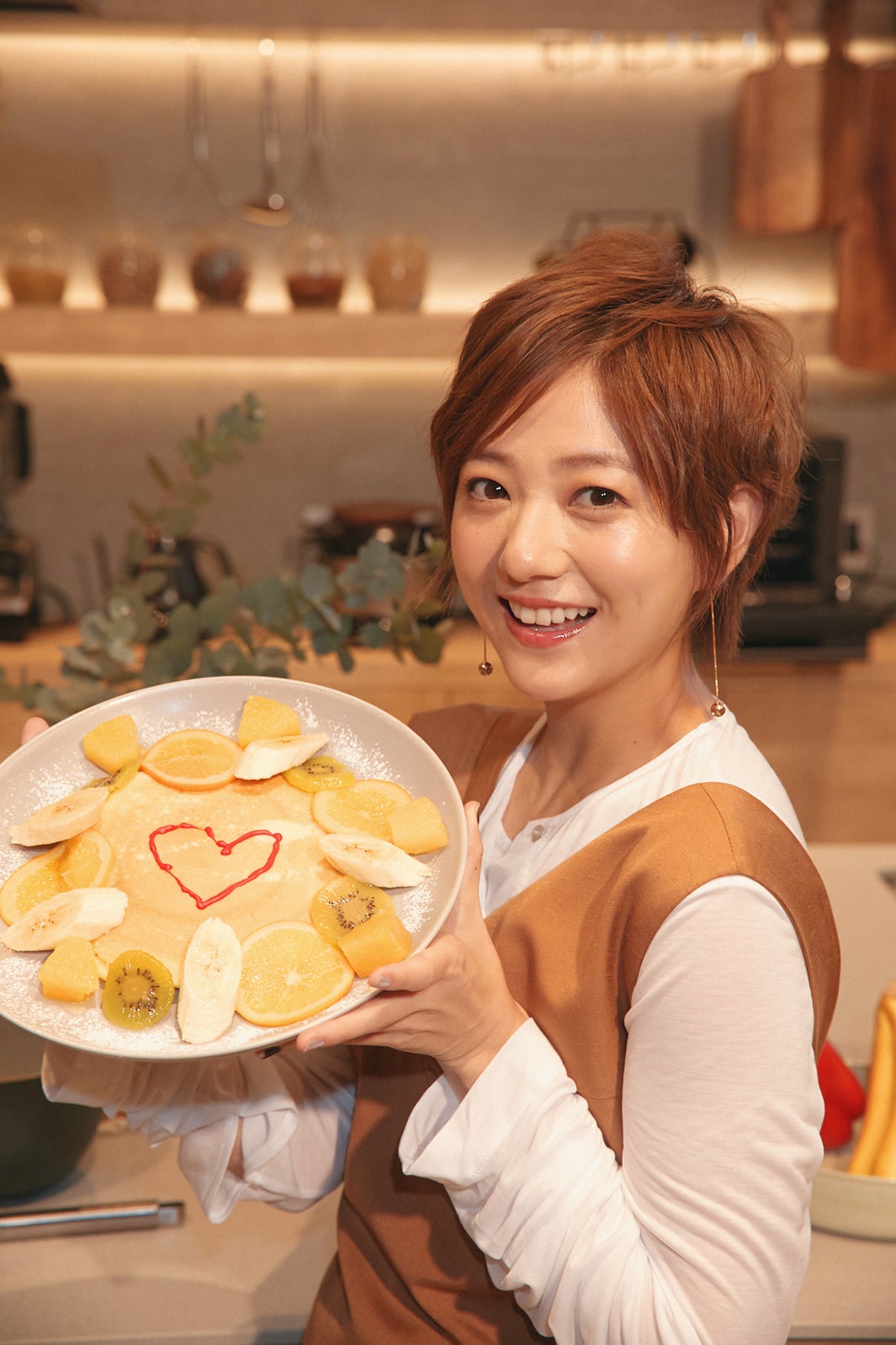 伊藤千晃、男性ファッション誌初登場　健康美の秘密に迫る