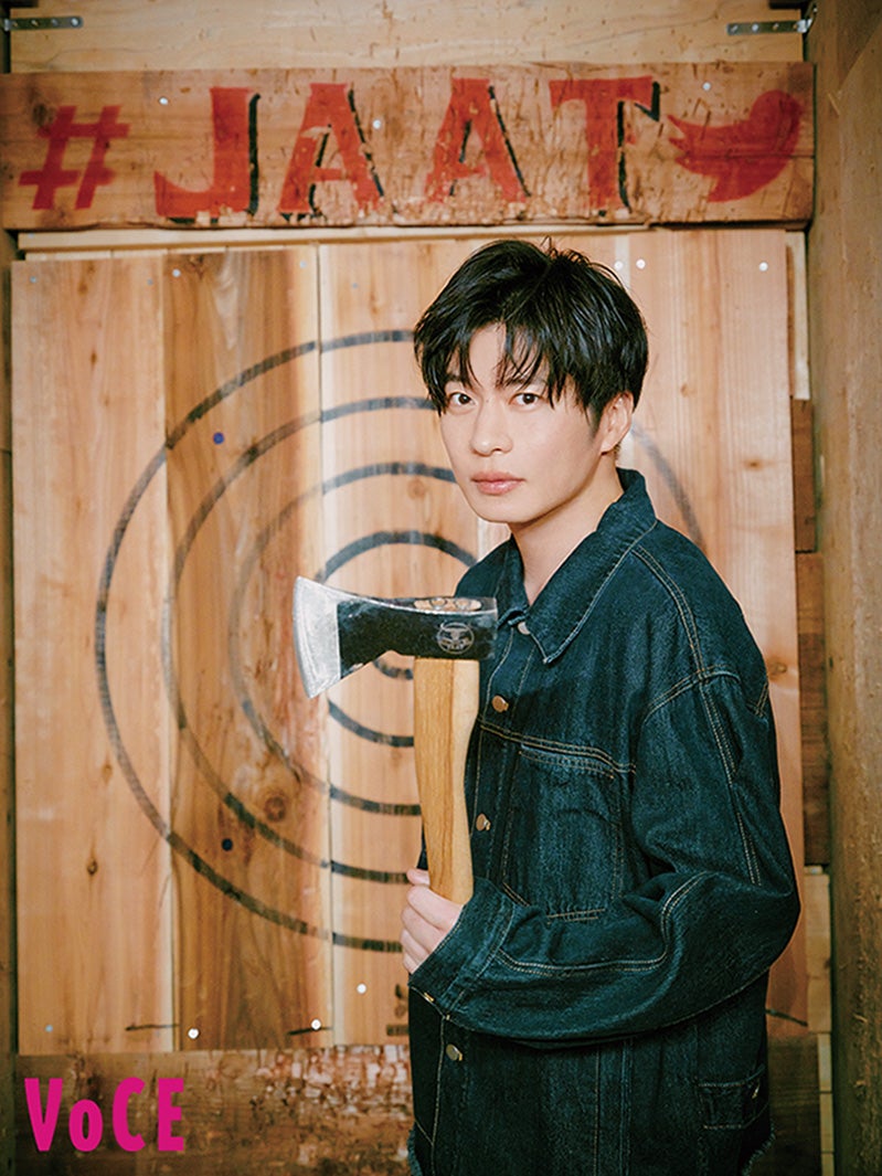 田中圭、斧投げにハマる？初挑戦でセンス発揮