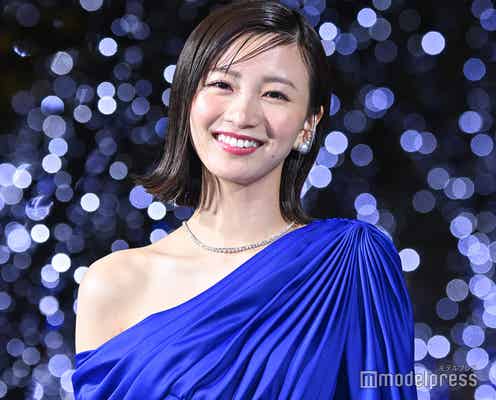 「Ray」モデル卒業の岡崎紗絵、ミニ丈で美脚披露「スタイル抜群」「可愛すぎる」と反響