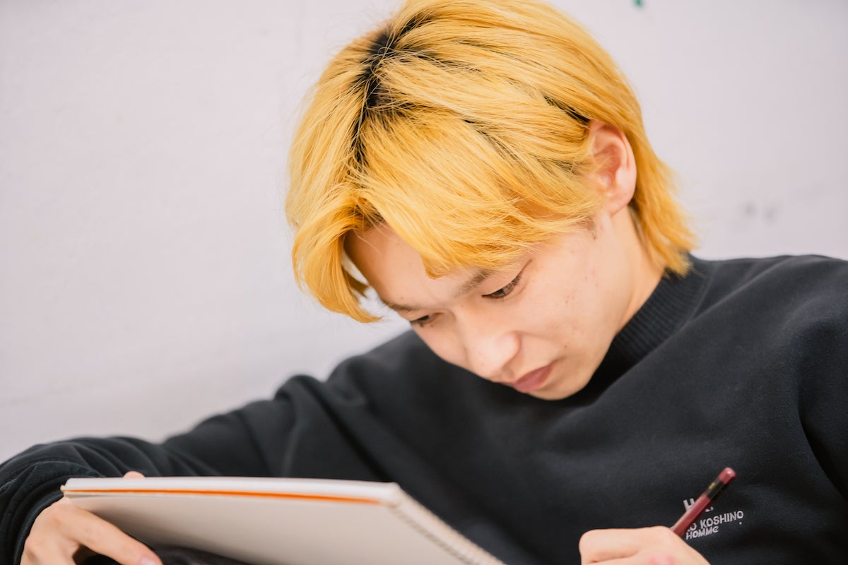 賑やかに見えるけど本当は寂しい 内面を表現している ケイスケの描く似顔絵に衝撃走る モデルプレス 賑やかに見えるけど本当は寂しい 内面を表現している ケイスケの描く似顔絵に衝撃走る モデルプレス
