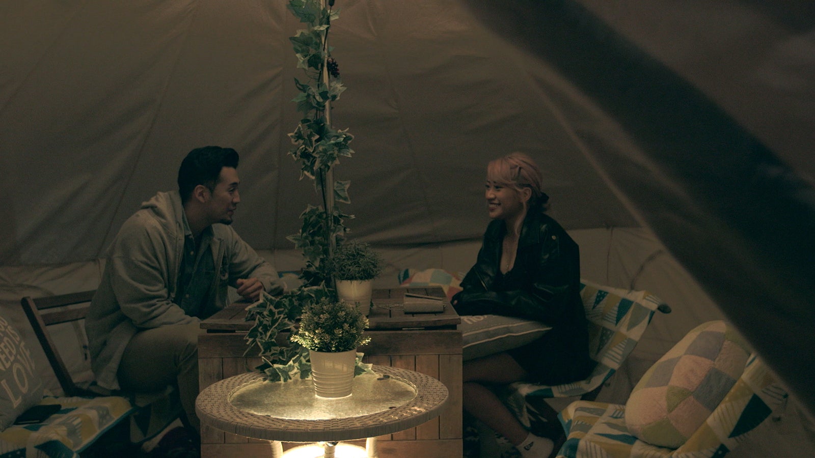 凌、花「TERRACE HOUSE TOKYO 2019-2020」32nd WEEK（C）フジテレビ／イースト・エンタテインメント