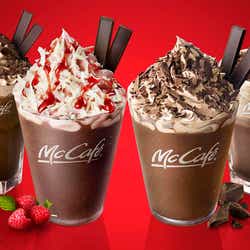 モデルプレス - マックカフェ、“チョコづくし”の見た目も華やかなプレミアムドリンク勢揃い