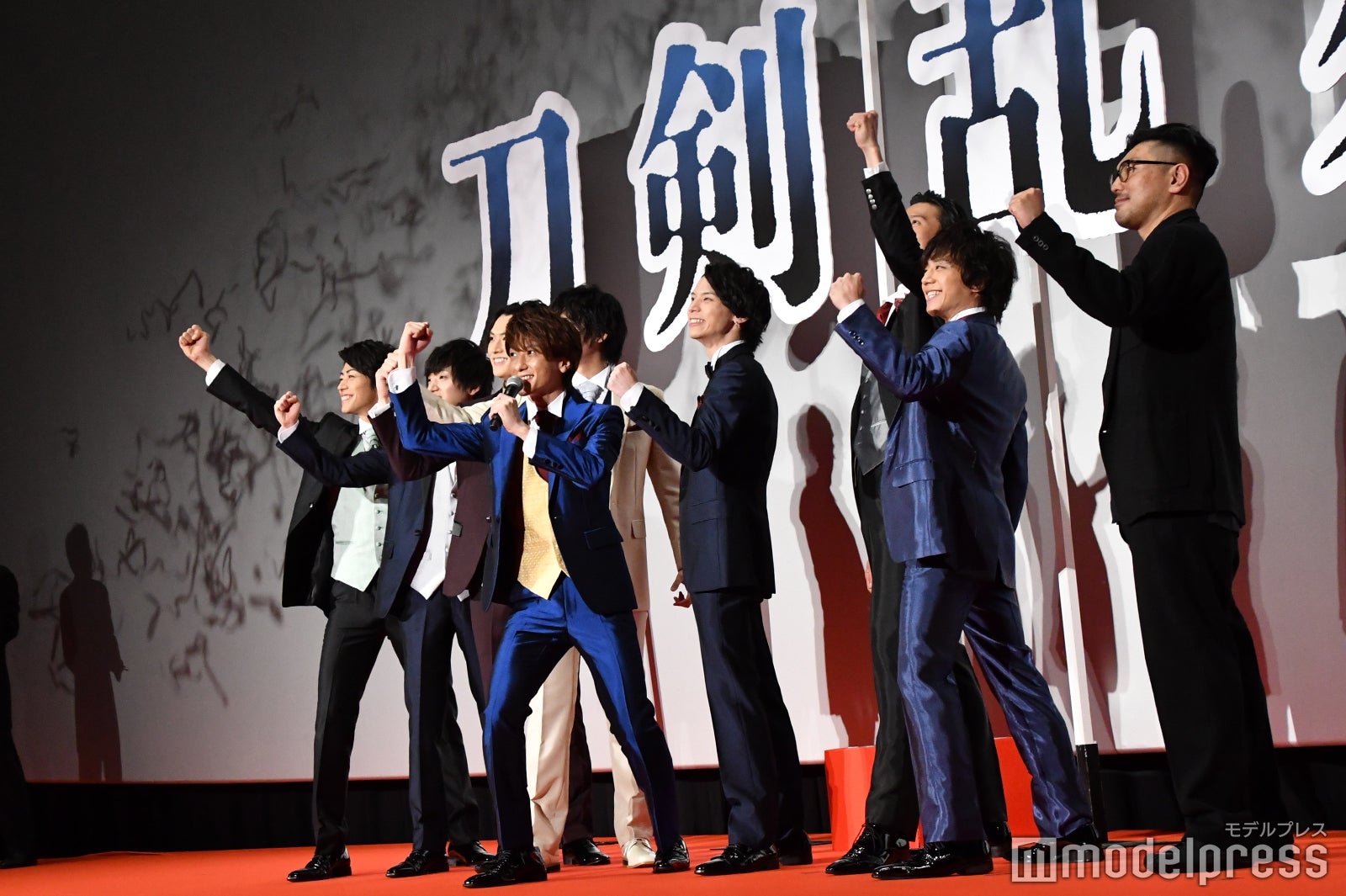 （左から）廣瀬智紀、定本楓馬、和田雅成、荒牧慶彦、鈴木拡樹、北村諒、岩永洋昭、椎名鯛造、耶雲哉治監督 （C）モデルプレス