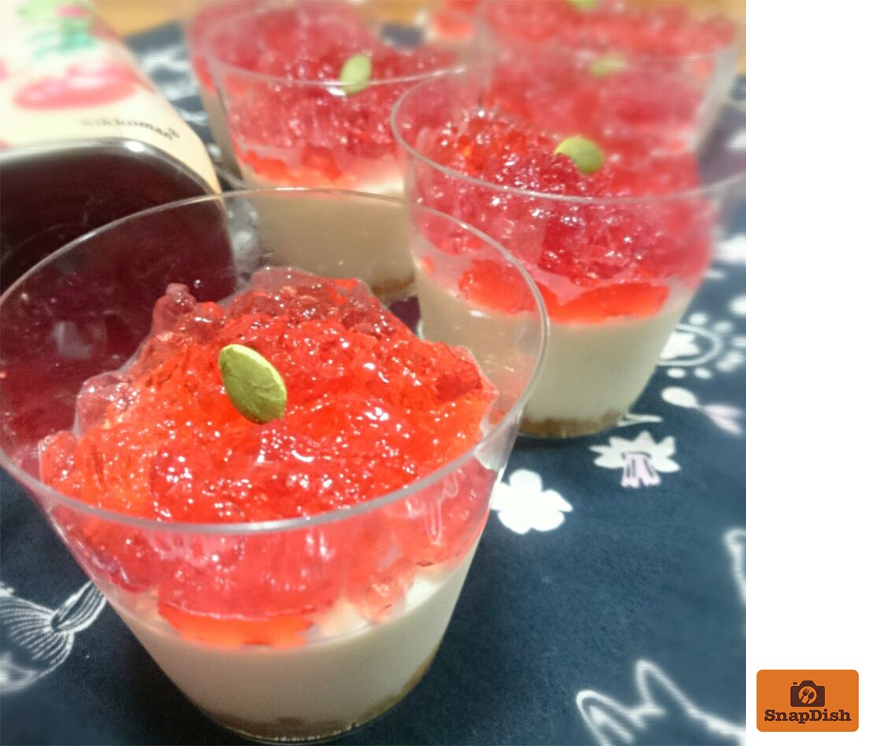 「ヨーグルトプリン＊クランベリー&ザクロのクラッシュゼリーのせ」（さっちん）