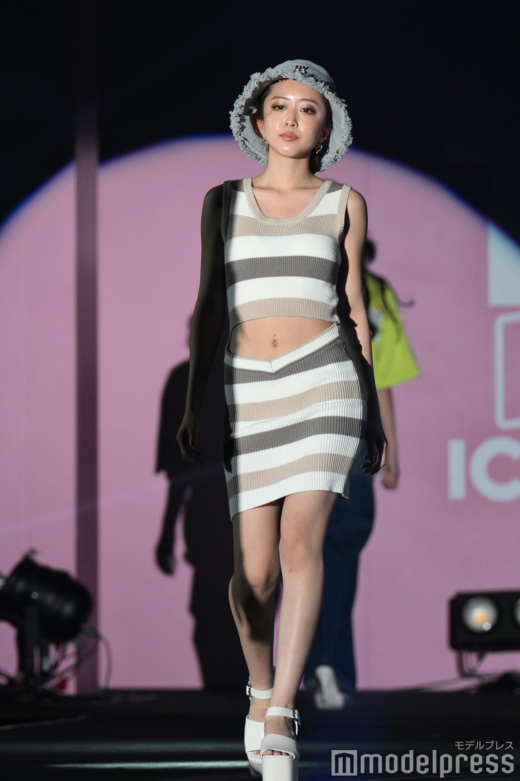 （C）モデルプレス