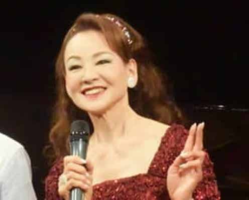 夏樹陽子 愛車フェラーリf355をプロが洗車 年分の汚れ落としに驚愕 すごいですよ モデルプレス 夏樹陽子 愛車フェラーリf355をプロが洗車 年分の汚れ落としに驚愕 すごいですよ モデルプレス