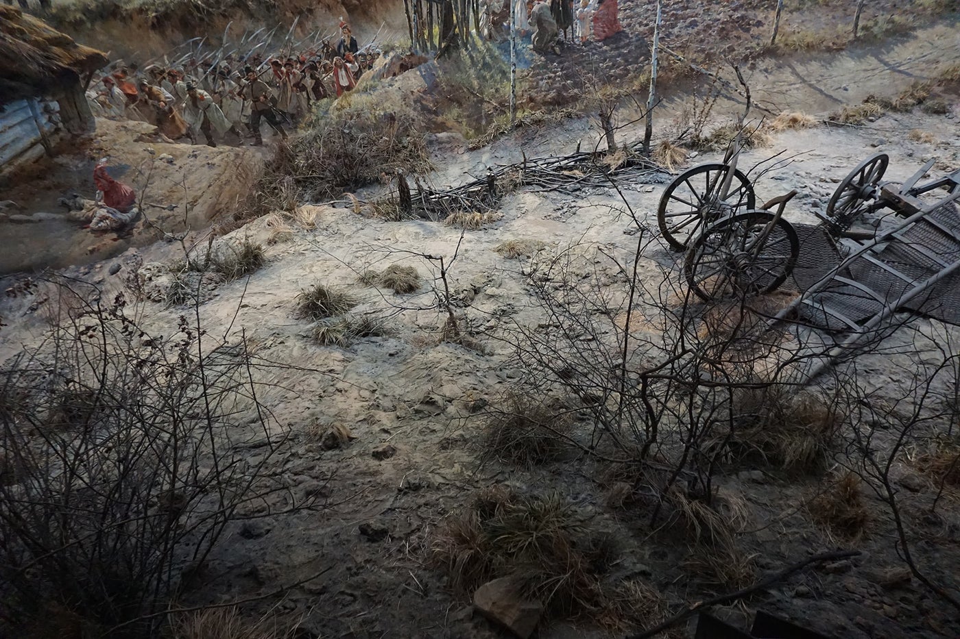 手前には本物の木や小物が置いてあり、現実と絵画の境目があいまい