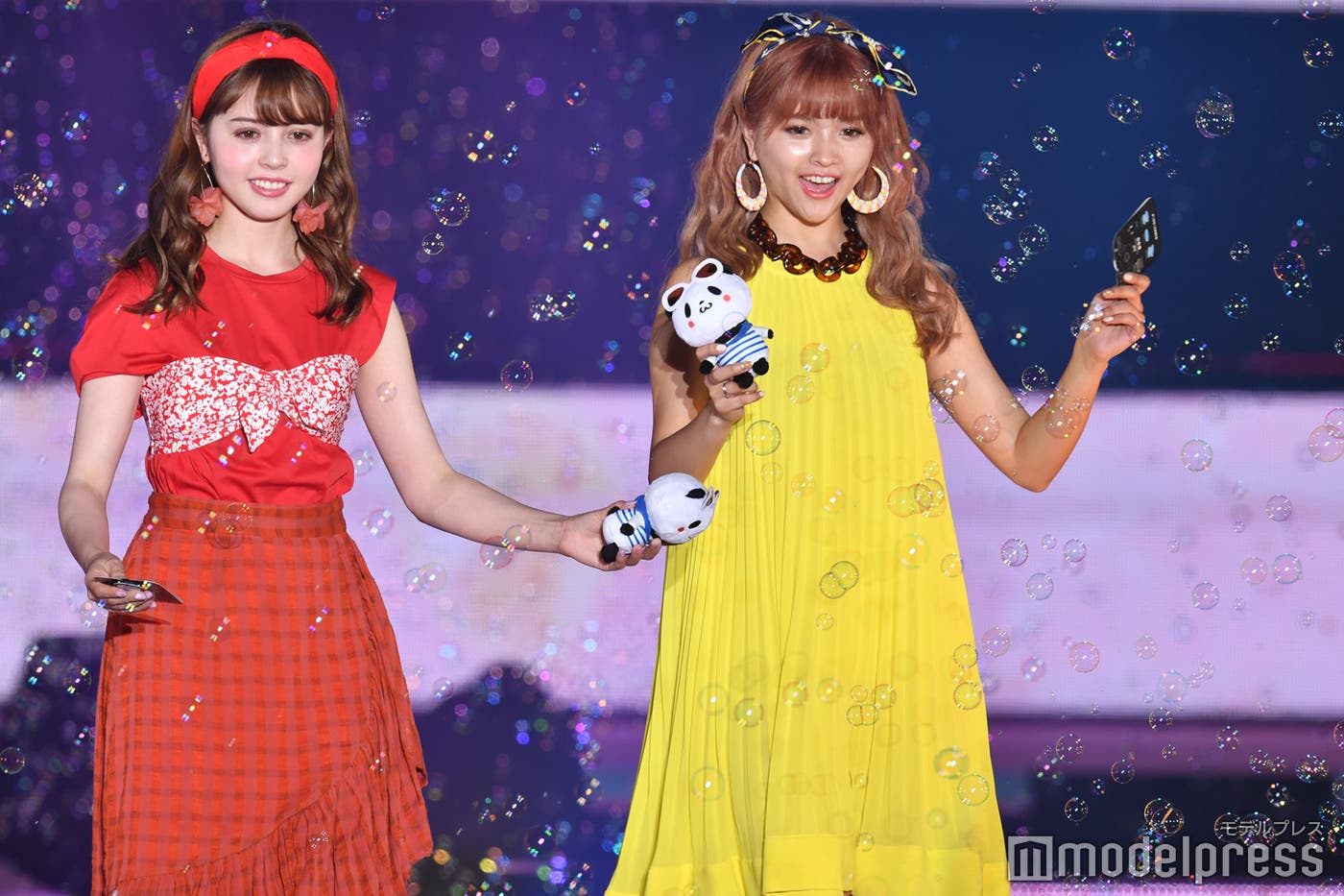 加藤ナナ、徳本夏恵(C)モデルプレス