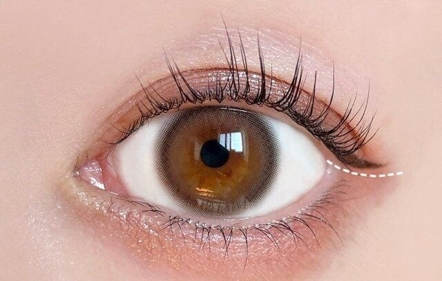 2023年 秋 メイク メイク 美容 ビューティ ビューティー トレンド おすすめ オススメ メイクテク テクニック 2023年 秋 トレンド 垢抜け アイライン 跳ね上げ