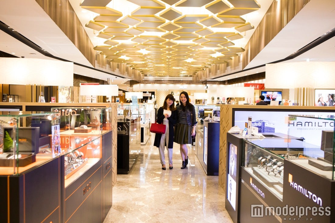 8階フロア／モデル：比留川良子、百済友希（C）モデルプレス