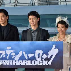 左から:小栗旬、三浦春馬、福田彩乃