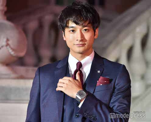 小関裕太、スタイリッシュな秋スーツで魅了<harper by Harper’s BAZAAR × CR Japan>