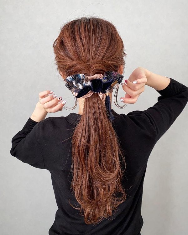 シュシュを使ったヘアアレンジ特集 簡単だけど凝って見える時短スタイル モデルプレス シュシュを使ったヘアアレンジ特集 簡単だけど凝って見える時短スタイル モデルプレス
