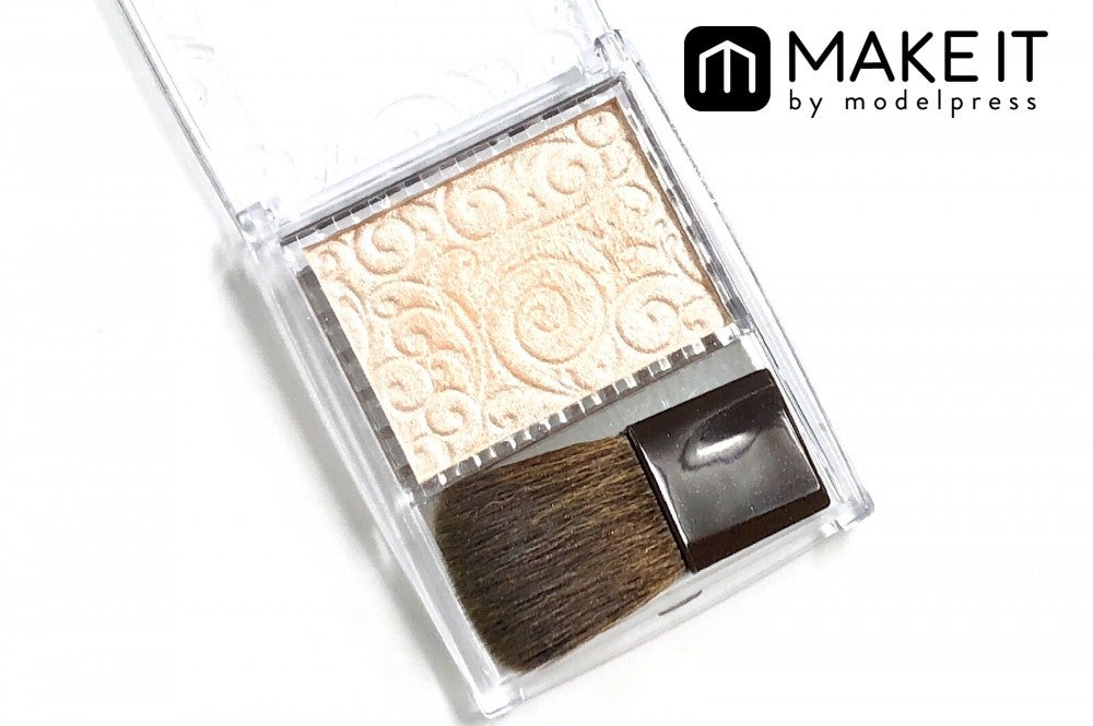 セザンヌ／パールグロウハイライト／01シャンパンベージュ／600円（税抜） (C)メイクイット