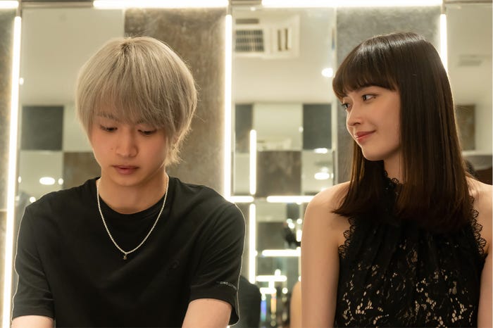 綱啓永、茅島みずき(C)「明日、私は誰かのカノジョ」製作委員会・MBS