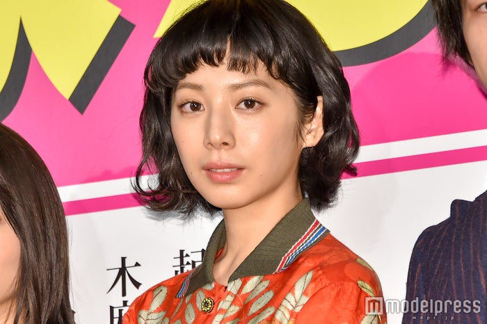 木村文乃 佐々木希 志田未来 夏帆 池田エライザ 赤 を取り入れた華やかファッション 伊藤くん A To E モデルプレス