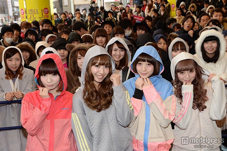 読モバンドSilent Siren、話題の“おかぶり女子”でファンと集結　渋谷で熱狂