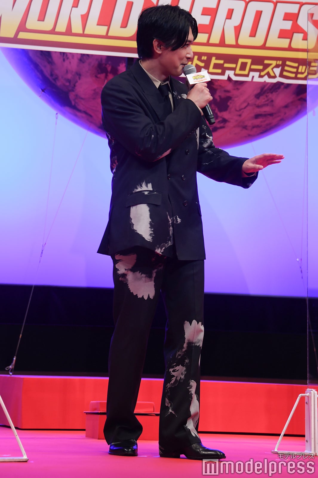 声優陣の挨拶の後に「やりづらい！」とツッコむ吉沢亮 （C）モデルプレス