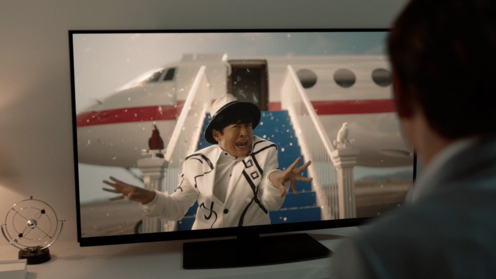 劇団ひとり／新テレビCM「チチンペイペイ劇団来日」篇より（提供写真）