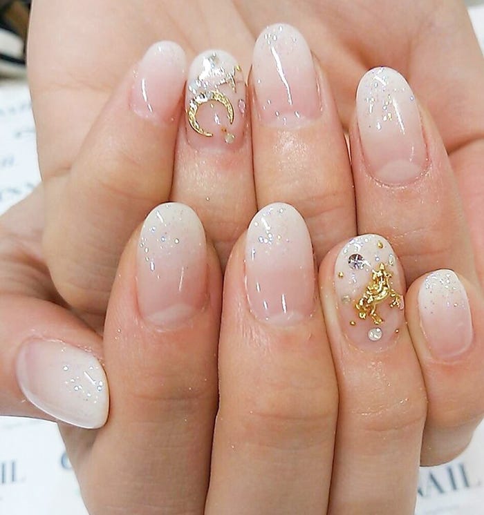 手肌をキレイに見せたいならシアーホワイトはマスト!(画像提供:esNAIL)