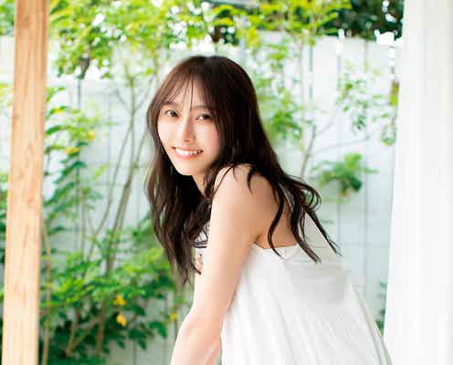 乃木坂46弓木奈於、白ワンピで素肌輝く「BOMB」表紙に登場【独占カット】