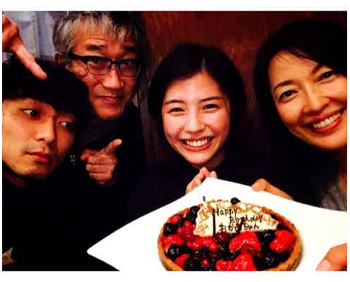佐久間由衣ら「ひよっこ」助川家が久々再会 “おかあちゃん”羽田美智子にサプライズも