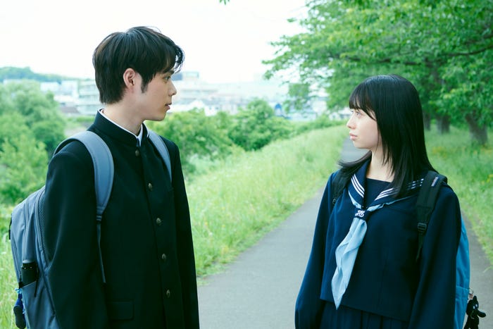 細田佳央太、桜田ひより「あの子の子ども」第2話より(C)カンテレ