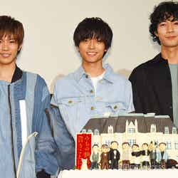 上流階級ケーキに笑顔いっぱい（左から）神宮寺勇太、永瀬廉、清原翔（C）モデルプレス